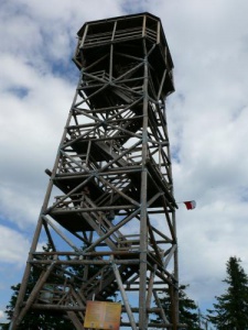Rozhledna na vrcholu byla dokončená v roce 2010 a stala se nedílnou součástí krajiny